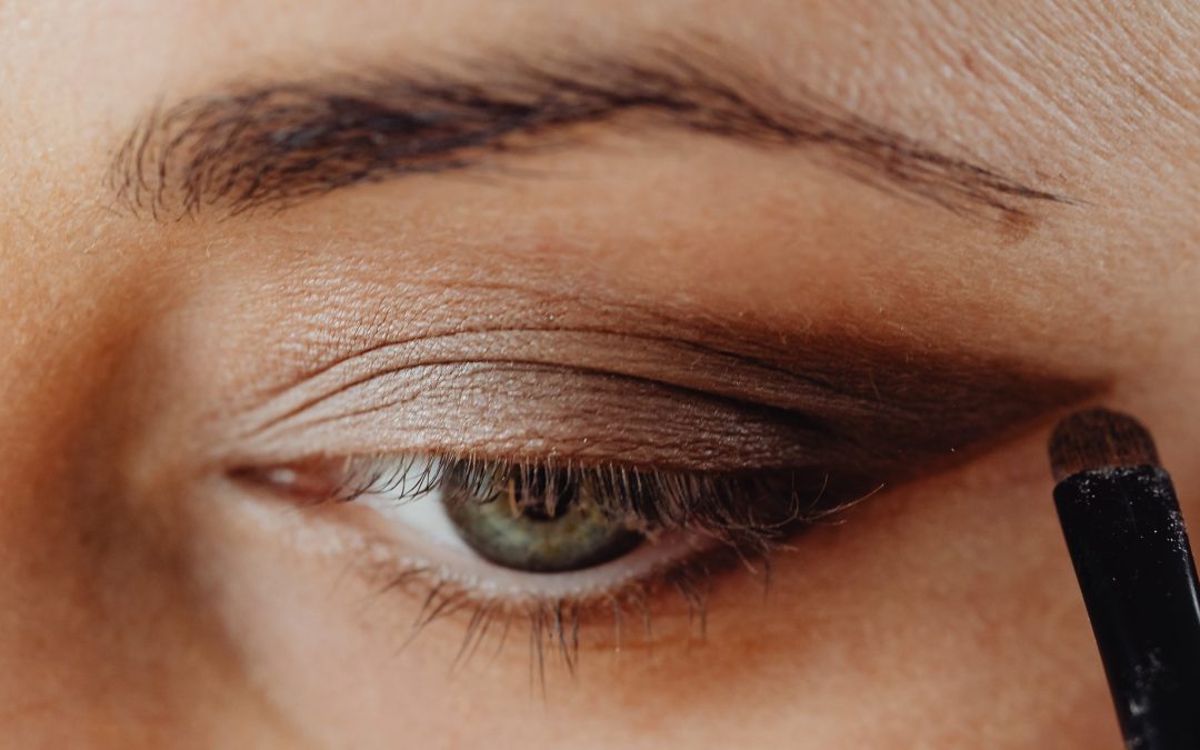 Unlock Flawless Eyeshadow: The Secret Hack Every Makeup Artist Swears By!