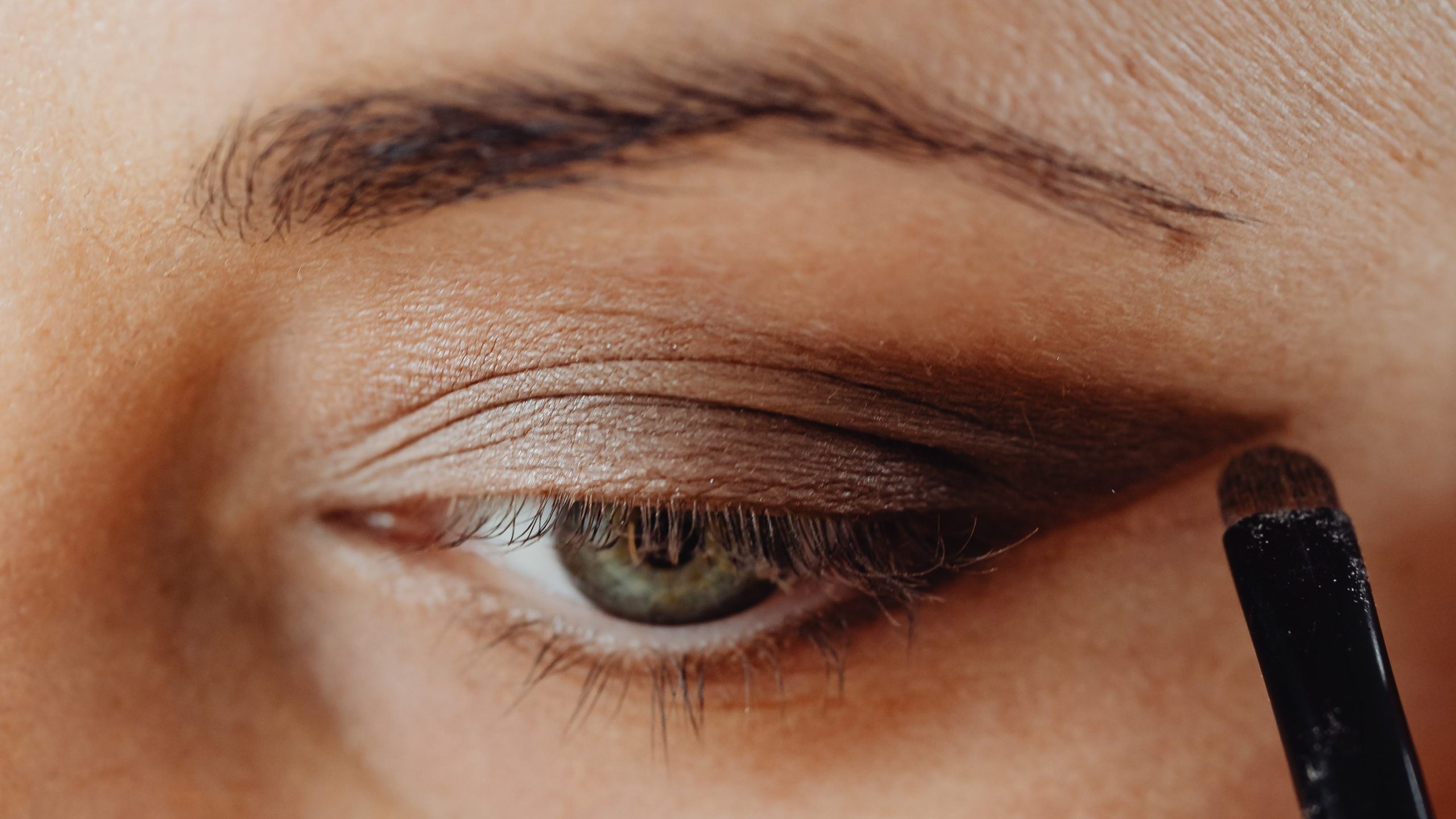 Unlock Flawless Eyeshadow: The Secret Hack Every Makeup Artist Swears By!