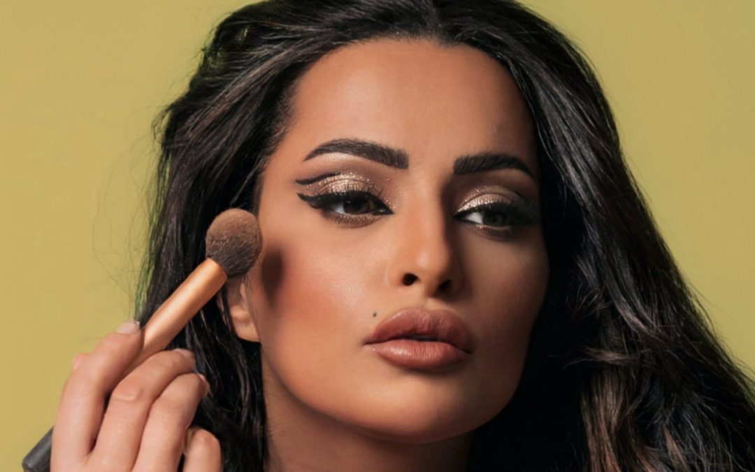 Unlock Your Inner Bombshell: How to Achieve Victoria’s Secret Makeup Magic for Instant Confidence!