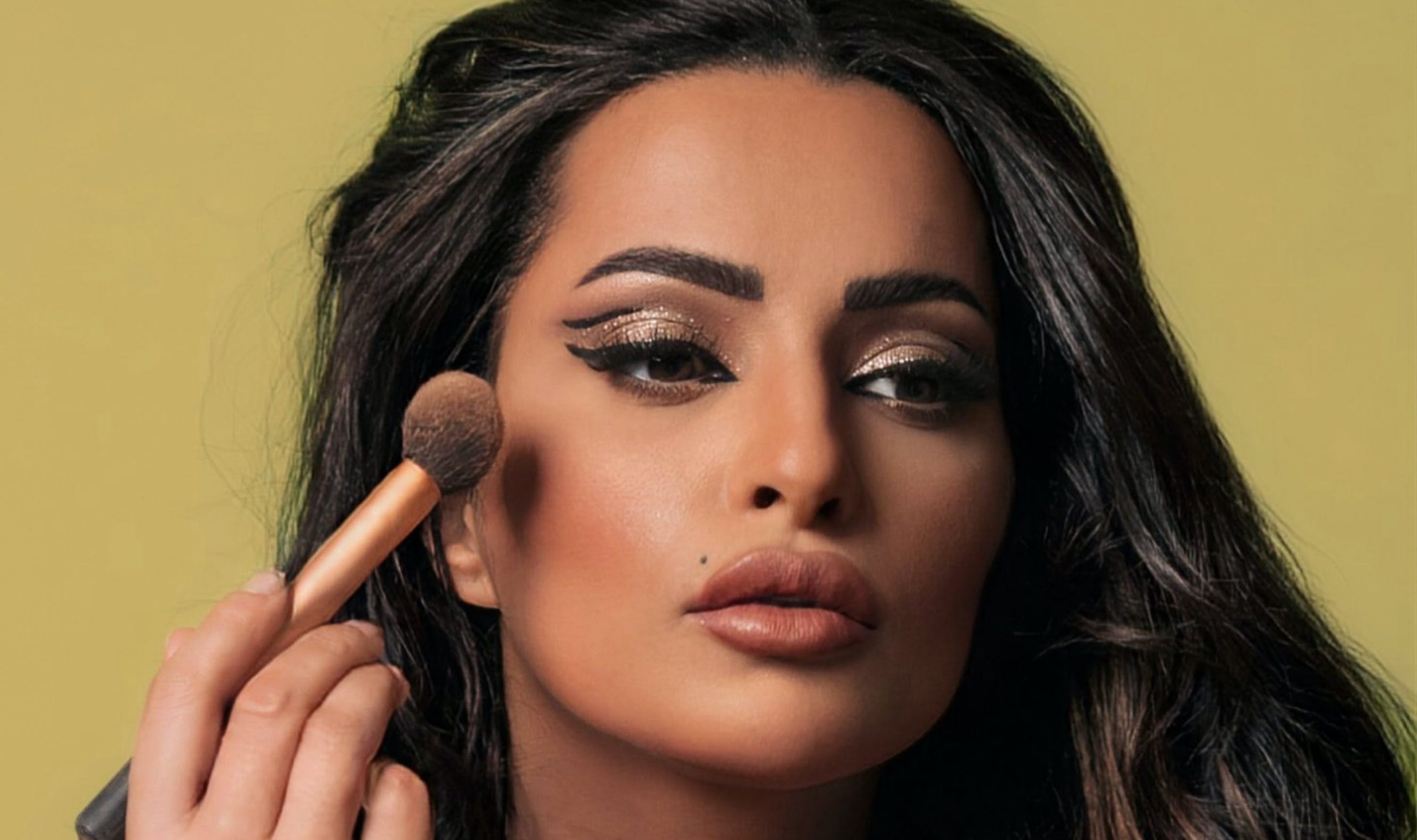 Unlock Your Inner Bombshell: How to Achieve Victoria’s Secret Makeup Magic for Instant Confidence!