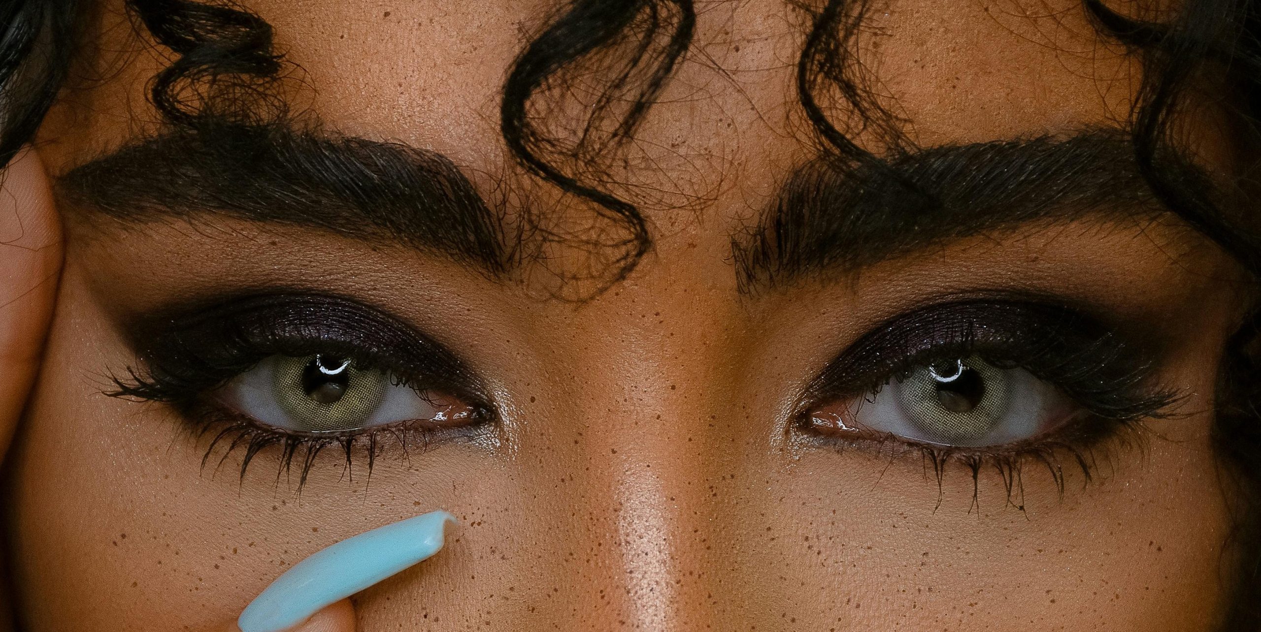 Unlock the Secret to Effortless Smoky Eyes in Minutes!