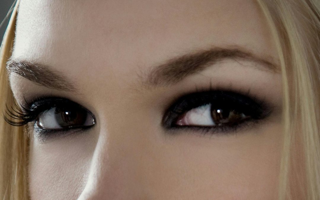 Mastering the Art of Eyeshadow: Glam Looks for Hooded Eyes Revealed!