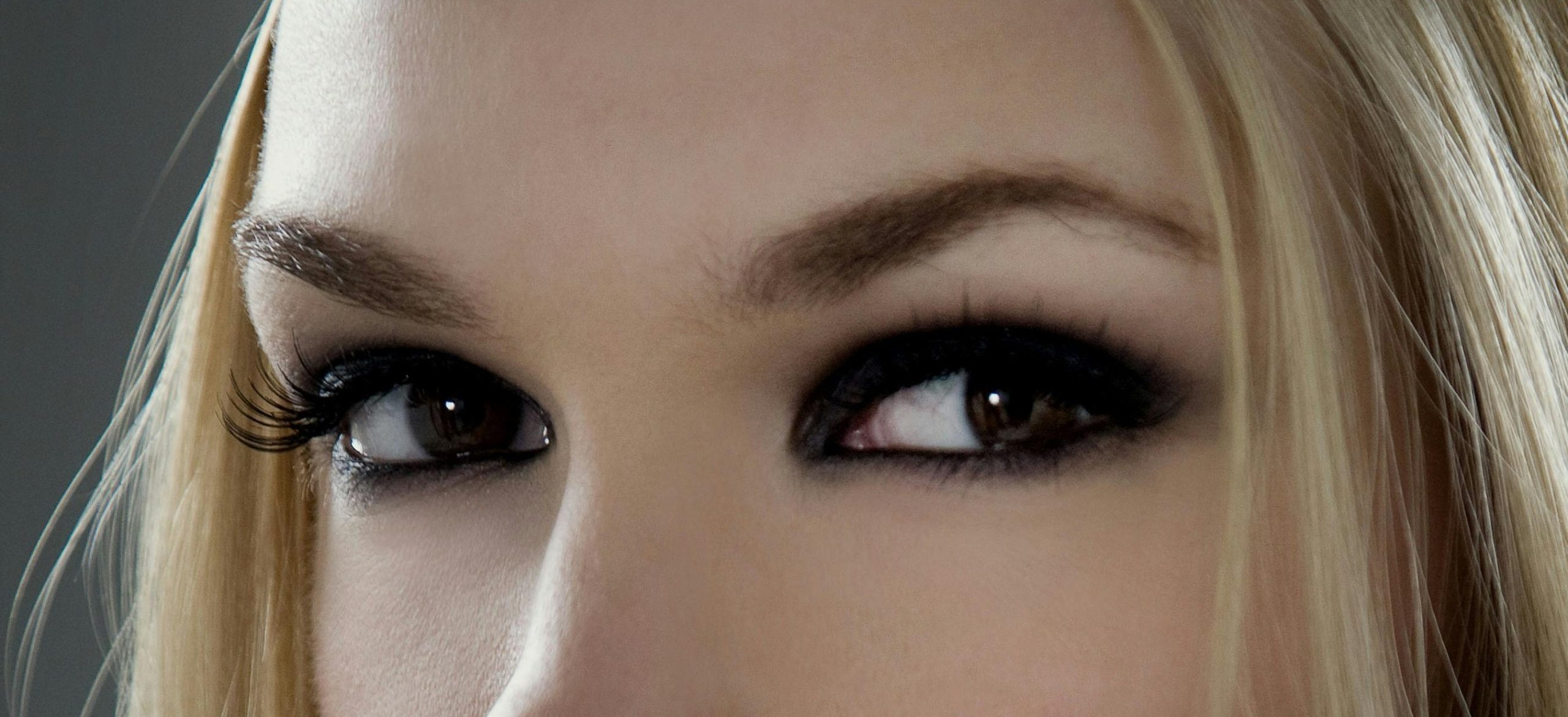 Mastering the Art of Eyeshadow: Glam Looks for Hooded Eyes Revealed!